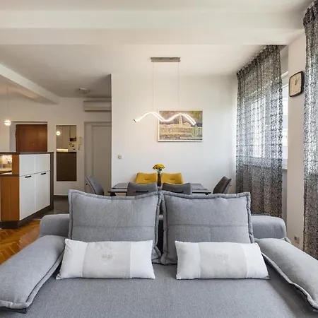 Luka Apartment Split